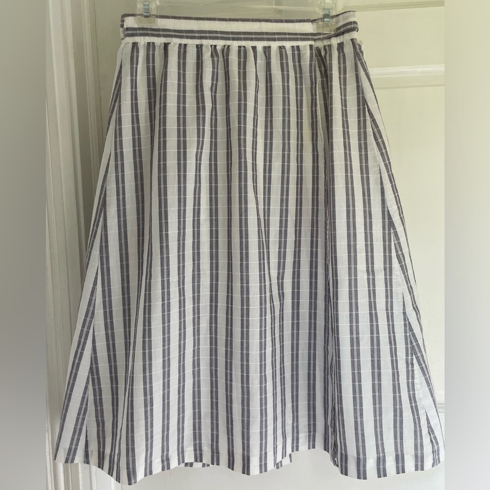 Lovely, vintage wrap, skirt, white and gray blue stripes size 13/14